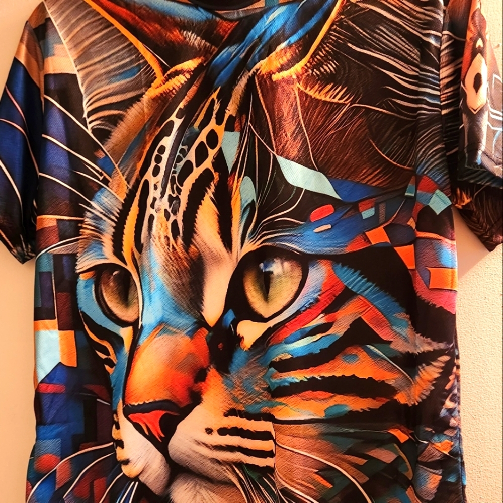 Vibrant Cat Graphic T-Shirt